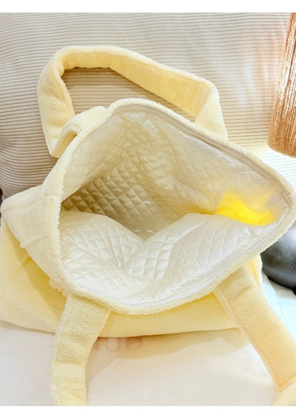 Beyaz Şık ve Kullanışlı Küçük Çanta, Günlük ve Özel Kullanımlar Için Ideal. fiyatları