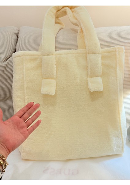 Beyaz Şık ve Kullanışlı Küçük Çanta, Günlük ve Özel Kullanımlar Için Ideal. modelleri