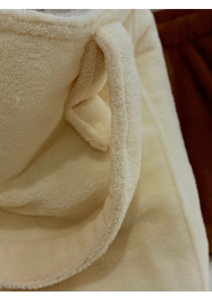 Beyaz Şık ve Kullanışlı Küçük Çanta, Günlük ve Özel Kullanımlar Için Ideal. fırsatları