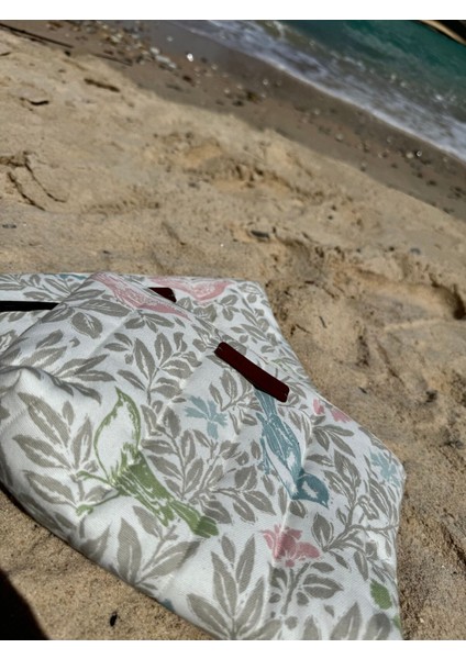 Canlı Mavi Kuş Desenli Şık Makyaj Çantası, Pratik ve Şık Tasarım fiyatları