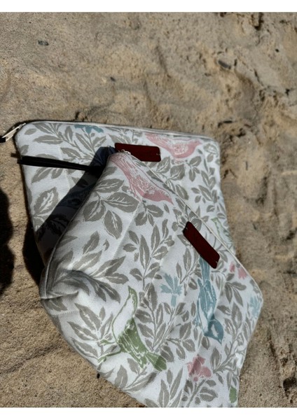 Canlı Mavi Kuş Desenli Şık Makyaj Çantası, Pratik ve Şık Tasarım indirimleri