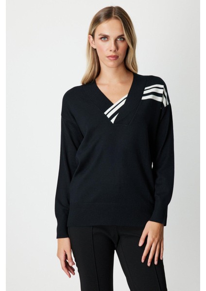 65327 Onteks Yakasında ve Omuzunda Şerit Detaylı Kazak fiyatları