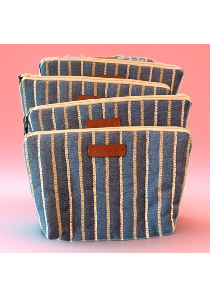 Mavi Çizgili Şık Makyaj Çantası, Pratik ve Şık Tasarım, Taşıması Kolay.