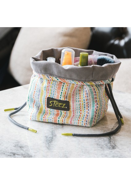 Beyaz Şık ve Hafif Seyahat Çantası, Pratik ve Şık Tasarım Ile.