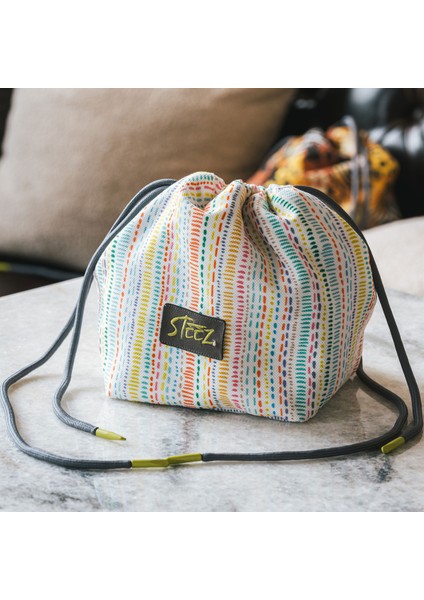 Beyaz Şık ve Hafif Seyahat Çantası, Pratik ve Şık Tasarım Ile. fiyatları