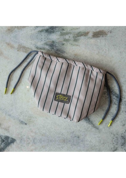 Beyaz Hafif ve Şık Seyahat Çantası, Pratik Kullanım Için Ideal Seçenektir. indirimleri