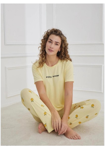 Sarı Kadın Pijama Takımı - Rahat, Yumuşak Kumaşlı ve Şık Ev Giyim