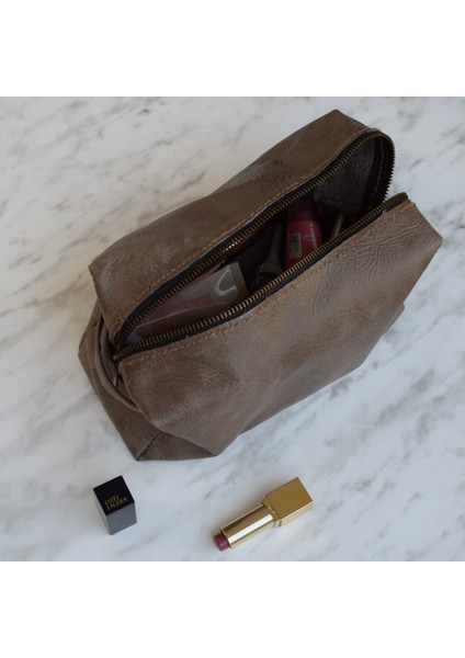 Kahverengi Çok Amaçlı Makyaj ve Seyahat Çantası, Hafif ve Şık Tasarım