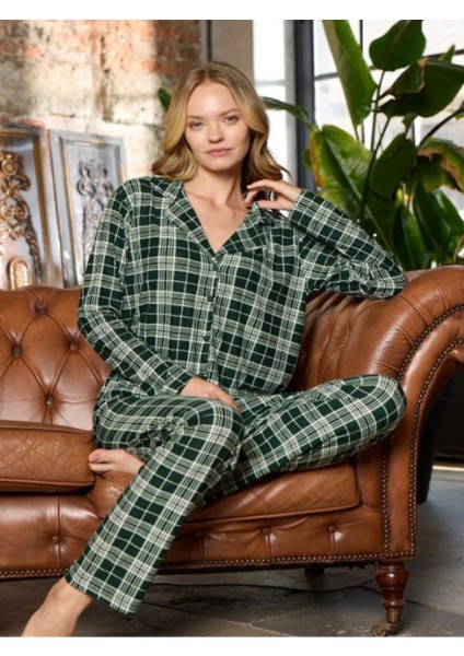 Kadın Pijama Takımı – Yeşil Ekose Desenli, Süet Uzun Kollu, Rahat Kumaş