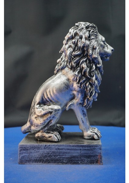 Özel Tasarım Oturan Aslan Heykel Biblo– Aslan Ev Ofis Hediyelik Dekoratif Aksesuar (22 Cm) fırsatları