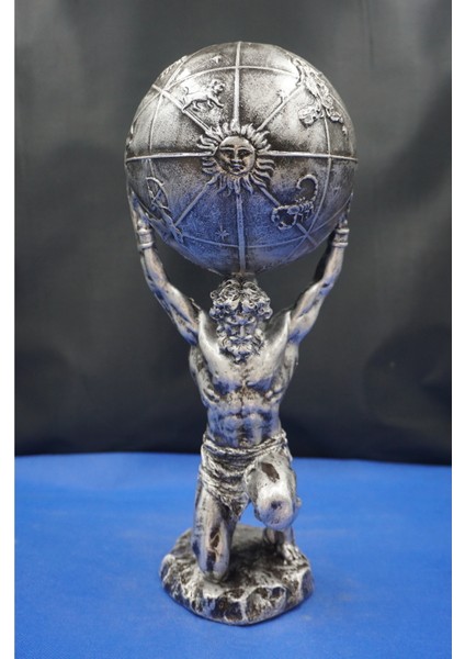 Atlas Biblo Güçlü ve Etkileyici Tasarım: 32 cm Atlas Gümüş Heykel Ev Dekor Hediyelik Aksesuar