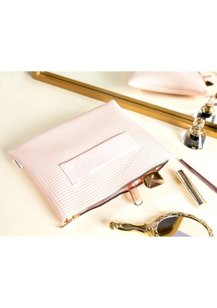 Şık Pembe Makyaj Çantası, Düzenli ve Zarif Tasarım, Taşımaya Uygun