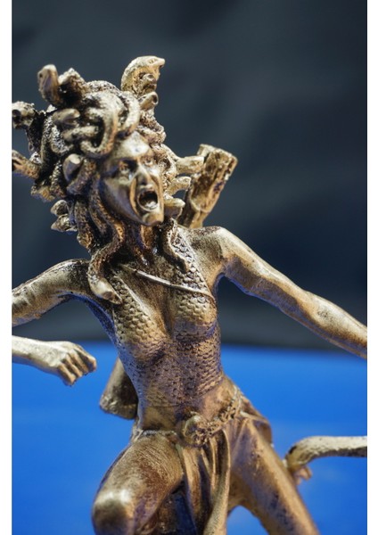 Antik Yunan Mitolojisi Medusa Heykel Biblo – Gizem ve Gücü Yansıtan Dekoratif Aksesuar (22 Cm) indirimleri