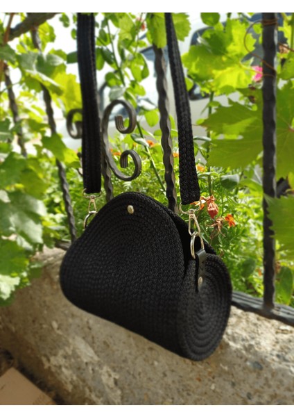 El Yapımı Siyah Örgü Yarım Ay Çanta, Mıknatıslı ve Ayarlanabilir Askılı Omuz Çantası
