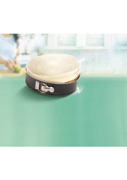 J17412 EasyBake Kelepçeli Kek Kalıbı 24 cm - 2100124870