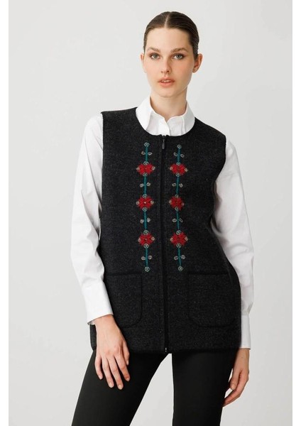 25001 Desen Triko Önü Klim Nakış Işlemeli Sıfır Yaka Fermuarlı Kısa Yelek fiyatları