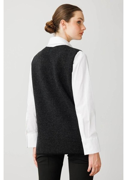 25001 Desen Triko Önü Klim Nakış Işlemeli Sıfır Yaka Fermuarlı Kısa Yelek modelleri