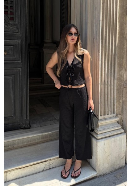 Siyah Bağ Detaylı Dokulu Kadın Takım