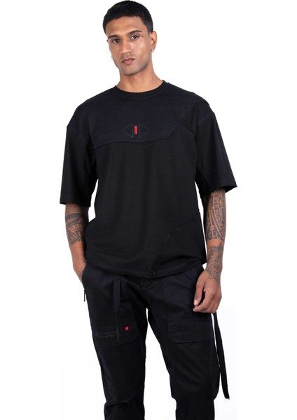 Erkek Uyumlu Kumaş Garnili Minimal Baskılı Regular Fit Siyaht-Shirt