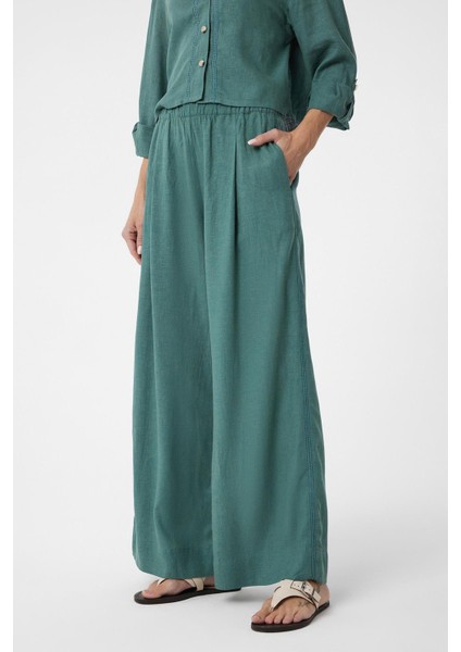 Yeşil Şerit Detaylı Kadın Pantolon