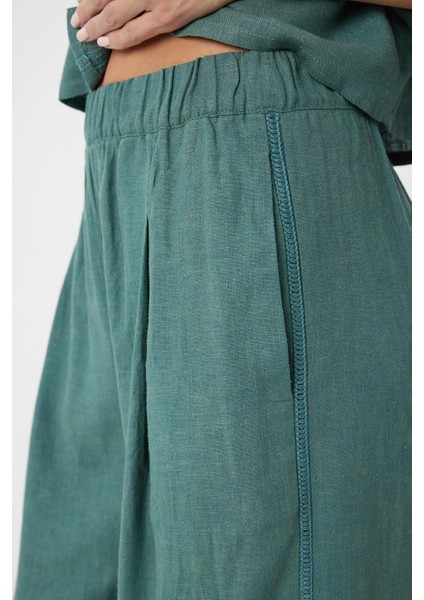 Yeşil Şerit Detaylı Kadın Pantolon fırsatları