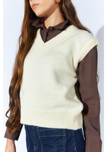 Kadın Krem V Yakalı Basic Süveter indirimleri