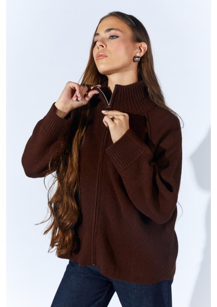 Kadın Kahve Dik Yakalı Dışardan Dkişli Fermuarlı Hırka modelleri