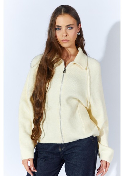 Kadın Krem Yakası Dışardan Cepli Fermuarlı Salaş Hırka fiyatları