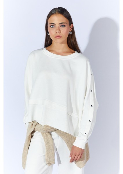 Kadın Ekru Bisiklet Yaka Kolları Çıtçıtlı Düşük Omuzlu Sweatshirt modelleri