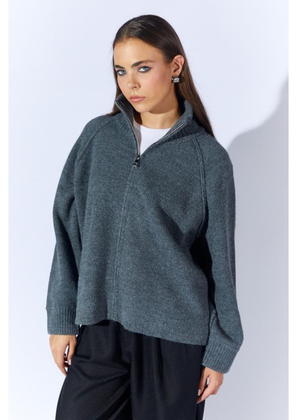 Kadın Antrasit Dik Yakalı Dışardan Dkişli Fermuarlı Hırka fırsatları