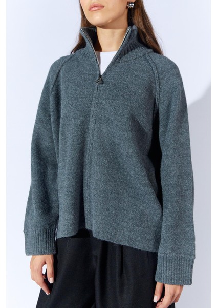 Kadın Antrasit Dik Yakalı Dışardan Dkişli Fermuarlı Hırka indirimleri