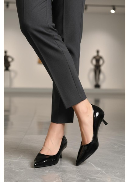 458343 Z Siyah Rugan Kadın Topuklu Ayakkabı