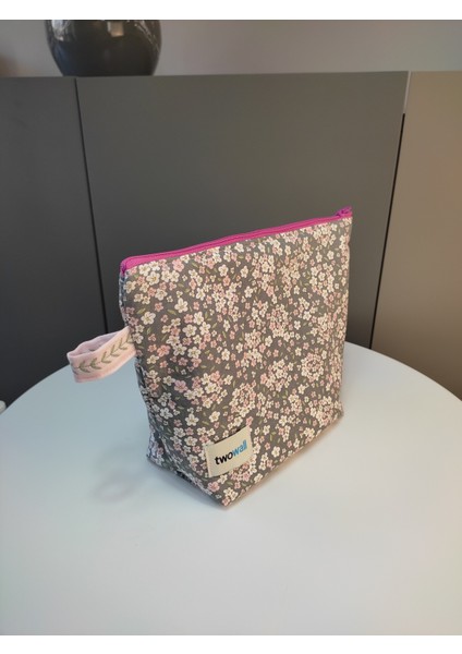 Çiçek Desenli Nakış Detaylı Şık Makyaj Çantası, Pratik ve Şık Tasarım