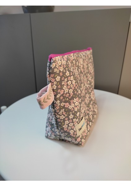 Çiçek Desenli Nakış Detaylı Şık Makyaj Çantası, Pratik ve Şık Tasarım modelleri