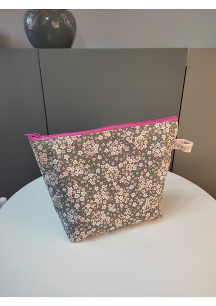 Çiçek Desenli Nakış Detaylı Şık Makyaj Çantası, Pratik ve Şık Tasarım fırsatları