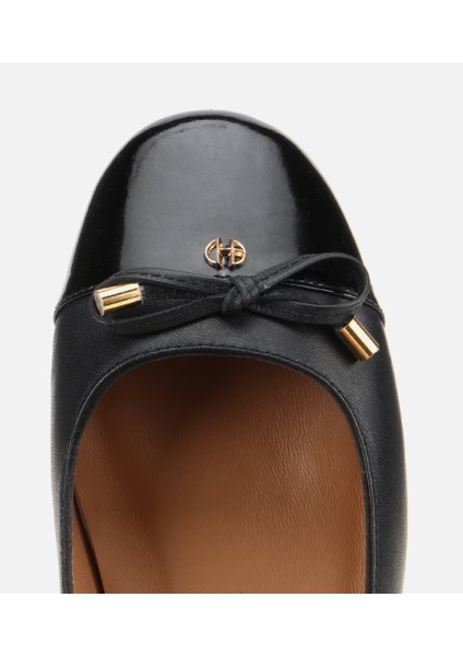 01AYH313530A100 KADIN Rugan Deri Siyah Fiyonk Detaylı Babet indirimleri