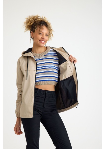 Kadın Içi Astarlı Suya Dayanıklı Kapüşonlu Cepli Yağmurluk modelleri