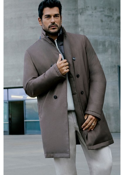 Standart Fit Normal Kesim Geniş Kırlangıç Yaka Yan Cepli Kaban fiyatları