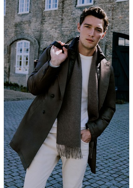 Standart Fit Normal Kesim Geniş Kırlangıç Yaka Yan Cepli Kaban modelleri