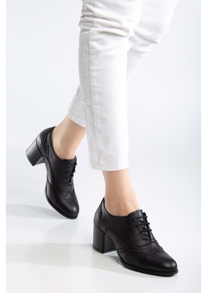 Kadın Hakiki Deri Lazer Detaylı Şık Topuklu Ayakkabı - Siyah