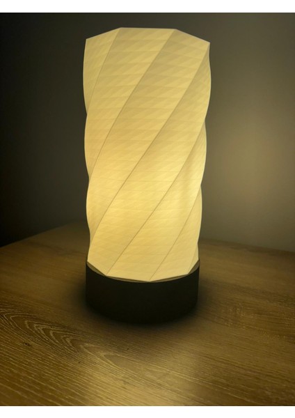 Modern Spiral Tasarımlı Ahşap Tabanlı Masa Lambası - Dekoratif Abajur indirimleri