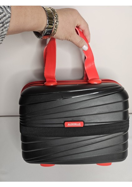 Siyah Makyaj ve Seyahat Çantası, Şık ve Kullanışlı Taşımaya Uygun Ürün