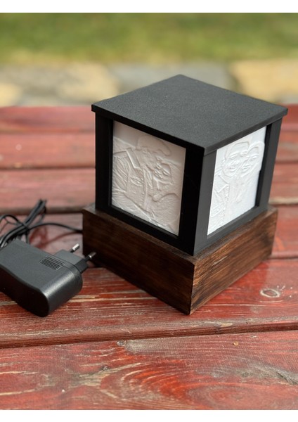 Kişiye Özel Fotoğraf Küp Lamba – Ahşap Tabanlı, Prizle Çalışan Dekoratif Işık modelleri