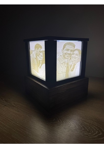 Kişiye Özel Fotoğraf Küp Lamba – Ahşap Tabanlı, Prizle Çalışan Dekoratif Işık fırsatları