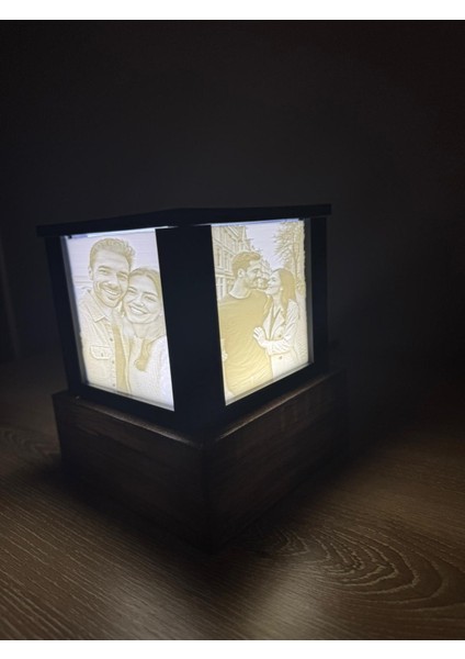 Kişiye Özel Fotoğraf Küp Lamba – Ahşap Tabanlı, Prizle Çalışan Dekoratif Işık indirimleri