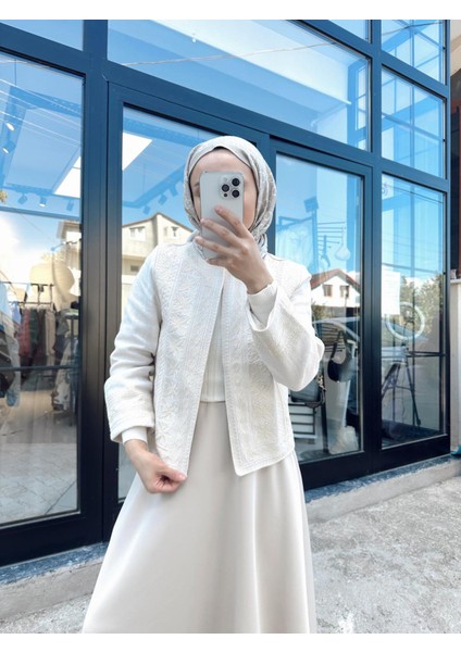 Nakış Işlemeli Keten Ceket Krem fırsatları