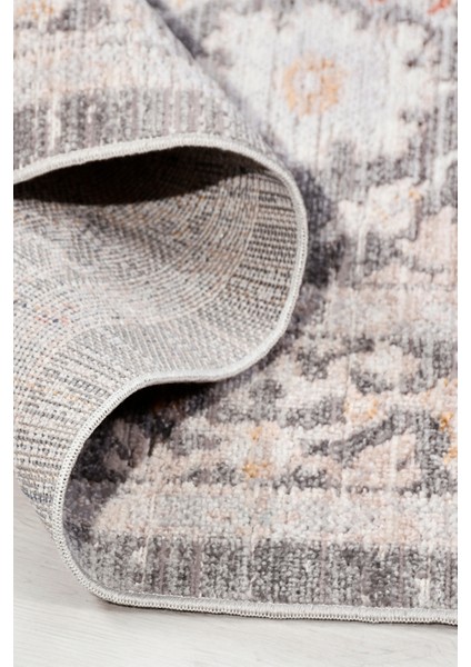 Retrova Halı Koleksiyonu | Vintage Eskitme Desenli, 6 mm Ince Form, Tozumaz ve Kolay Temizlik