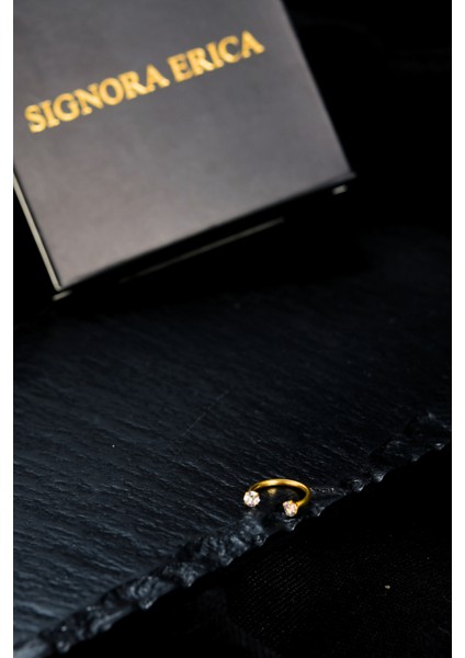 Iki Ucu Yuvarlak Içine Giren Taşlı Hem Tragus Hem Hıkırdak Piercing