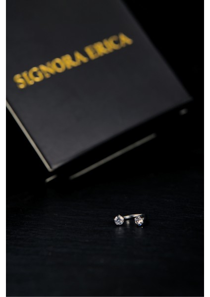 Iki Ucu Yuvarlak Içine Giren Taşlı Hem Tragus Hem Kıkırdak Piercing