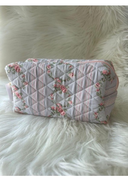 Desenli Büyük Boy Renkli Makyaj Çantası, Şık ve Kullanışlı Seyahat Aksesuarı modelleri